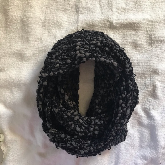 NWT Super Cozy Infinity Scarf- Black - Picture 2 of 4
